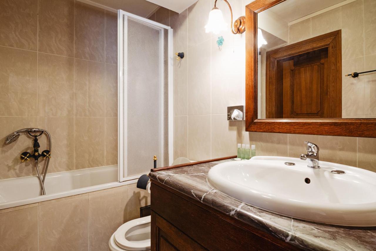 Hotel U Modreho Orla - At The Blue Eagle Praga Zewnętrze zdjęcie